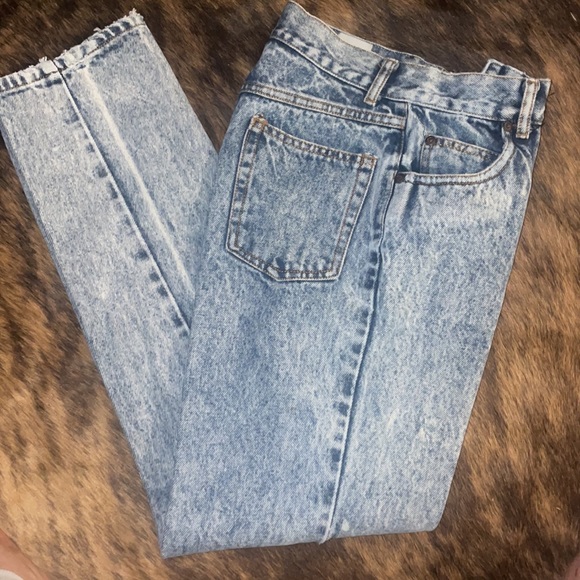 Vintage washed high waisted jeans. - Picture 3 of 9